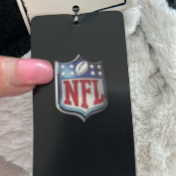 NY Giants Slippers by Forever Collectibles - Picture 10 of 10